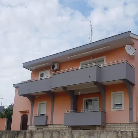 Apartment Zara Задар